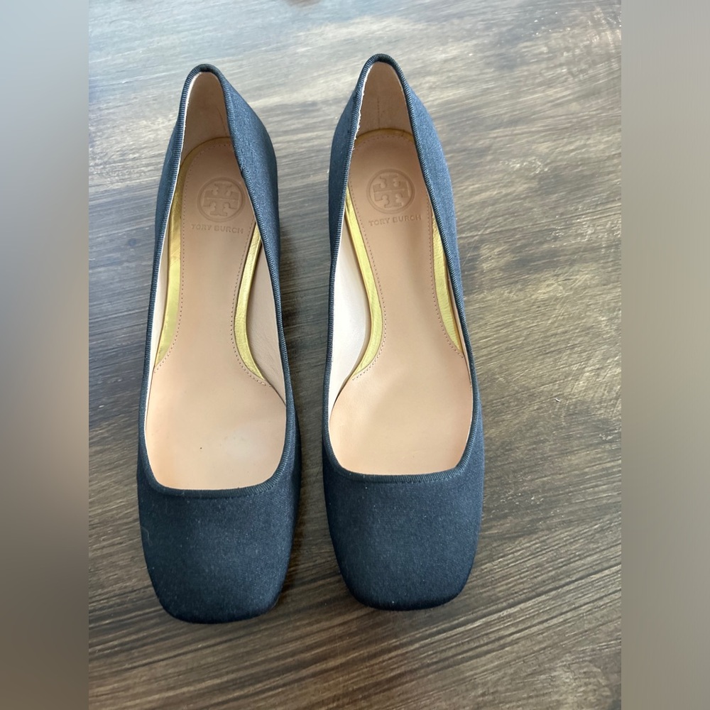 NWOT Never worn! Black Tory Burch with short gold heels
